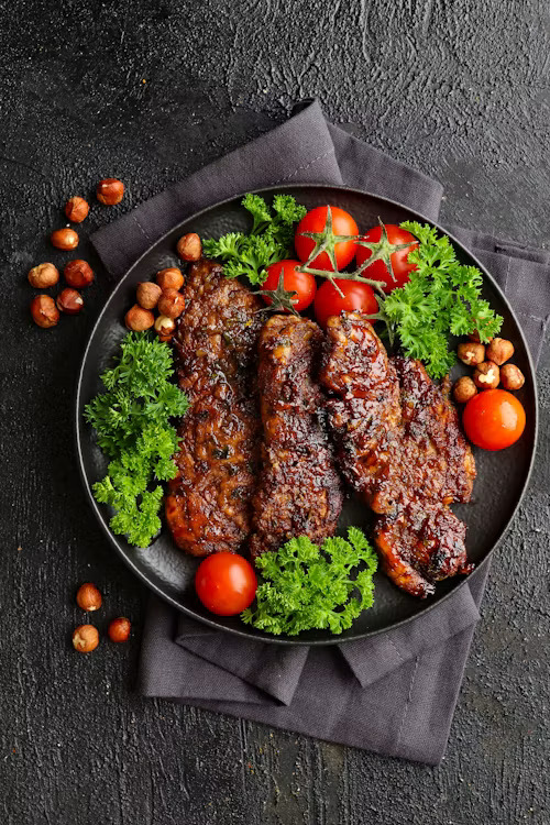 Assiette de viande grillée
